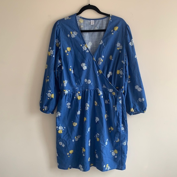 Old Navy Floral Wrap Dress - Picture 2 of 7